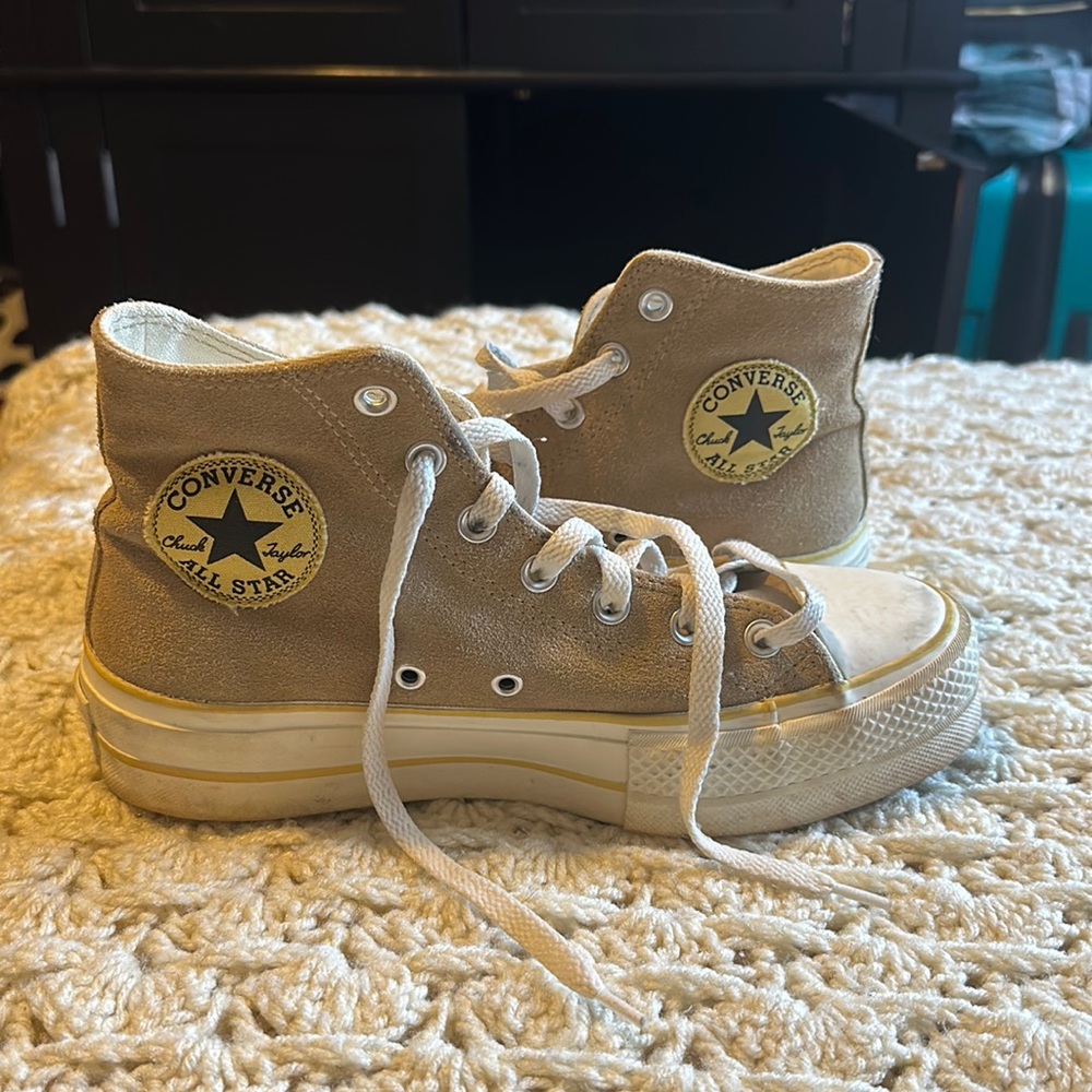 Tan platform converse